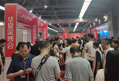 潍坊家博会现场人流如织